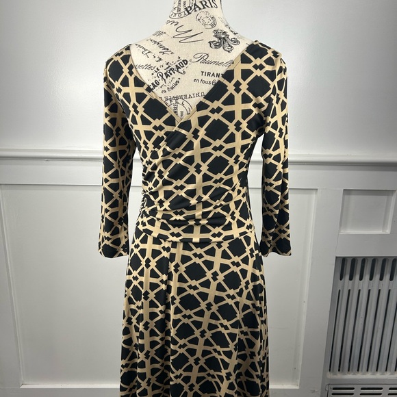 Chic Long Sleeve Black and Tan Dress - Picture 4 of 7